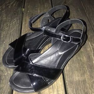 Mephisto Black Patent Leather Leather Sandal SZ 10